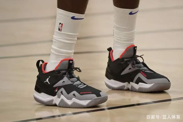 劳森17分新疆胜北控 张宁25分山西加时胜深圳