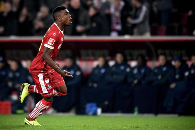 易建联9号球衣正式退役 阿联哽咽感谢所有球迷